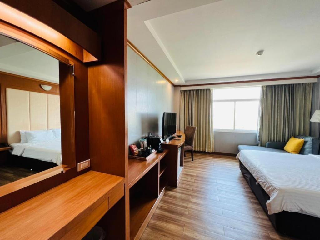 Western Grand Hotel Ratchaburi Ban Bang Kra Exterior foto